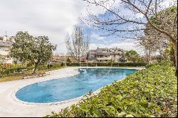 130 sqm duplex with pool, views and terrace for sale in Encinar , Madrid 28055