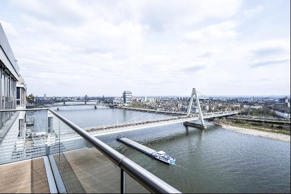 Exclusive designer apartment on the 17th floor of the Kranhaus - fantastic view!