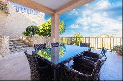 Elegant Sea View Villa with 4 Bedrooms in Kamares, Tala