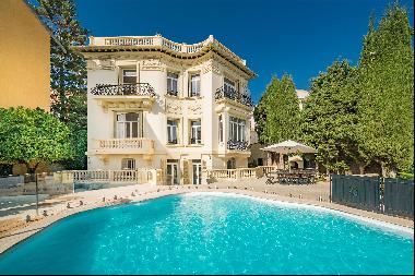Beautifully appointed Belle Epoque townhouse for sale in Villefranche sur Mer with generou