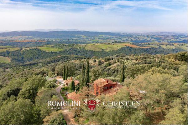 HAMLET WITH POOL AND PANORAMIC VIEWS FOR SALE ON THE TUSCAN COAST, SCANSANO