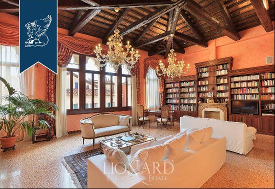 Estate of great historical value for sale a few steps away from the Grand Canal and the Fo