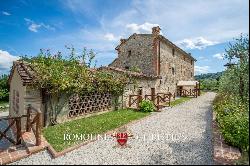 SUSTAINABLE FARMHOUSE FOR SALE IN ANGHIARI, TUSCANY