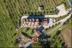 SUSTAINABLE FARMHOUSE FOR SALE IN ANGHIARI, TUSCANY