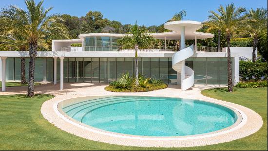 Original curvilinear villa in Finca Cortesin, Casares