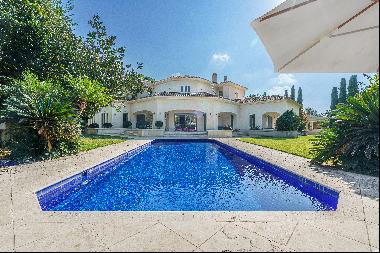 Luxurious 3-Story Villa with a Swimming Pool | Savyon