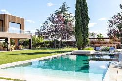 1200 sqm luxury house with pool for sale in Aravaca, Madrid 28023