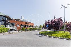 217 sqm luxury flat with terrace for sale in Encinar de los Reye, Madrid 28055