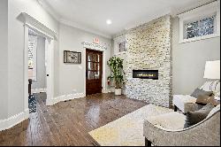 Old Town, Amazing Legal AIRBNB in a SFH + 8 BRS en suites + annual revenue:$520K