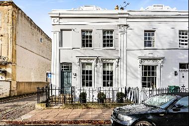 A stunning Grade II Listed townhouse walking distance to the town centre.