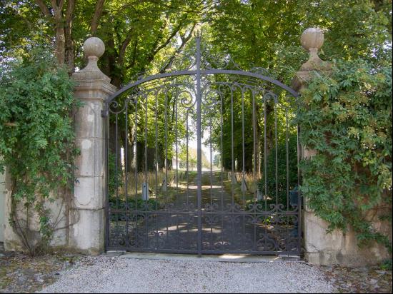 Wonderful castle in the Geneva countryside