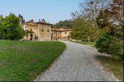 Prestigious historic mansion in the Lombard countryside