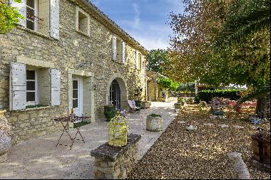 An exceptional stone farmhouse near Vaison La Romaine.