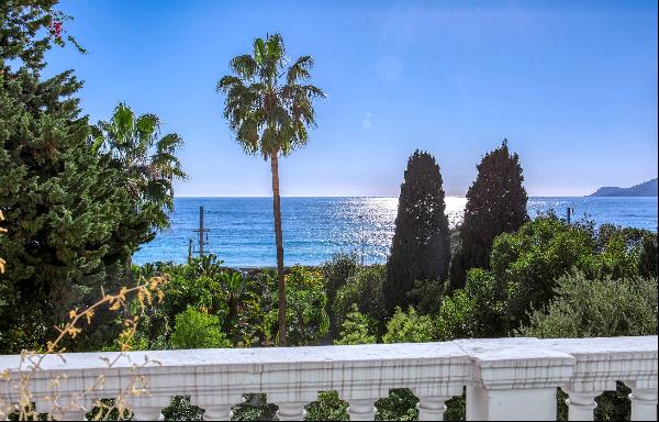 3 beds-apartment for sale in Cannes - sea view and strong potential.