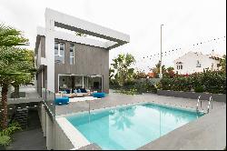 Luxury Villa with private pool and large solarium