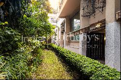 Bungalow on Alipore Road