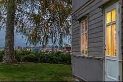 Historic villa in Smiltyne on the lagoon shore