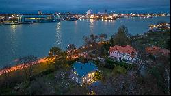 Historic villa in Smiltyne on the lagoon shore