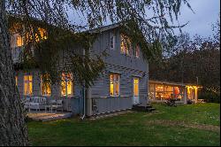 Historic villa in Smiltyne on the lagoon shore