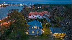 Historic villa in Smiltyne on the lagoon shore