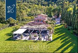 Wonderful resort with pool for sale between Tuscany, Umbria and Rome