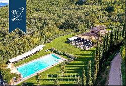 Wonderful resort with pool for sale between Tuscany, Umbria and Rome