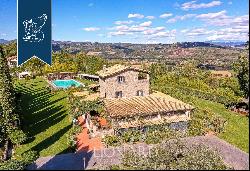 Wonderful resort with pool for sale between Tuscany, Umbria and Rome