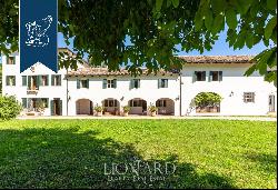 Property of historical prestige for sale inside the "Fontane Bianche" natural park