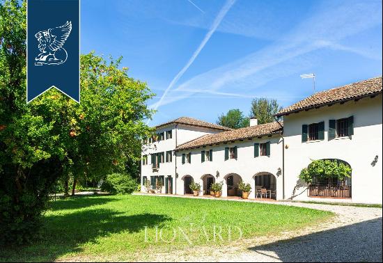 Property of historical prestige for sale inside the Fontane Bianche natural park