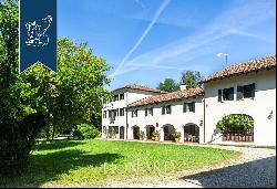 Property of historical prestige for sale inside the "Fontane Bianche" natural park