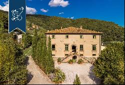 Charming historical estate surrounded by the timeless Tuscan beauty