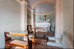 Historic Villa with Chapel on the hills of Pescia