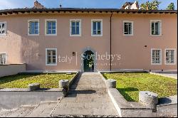 Historic Villa with Chapel on the hills of Pescia