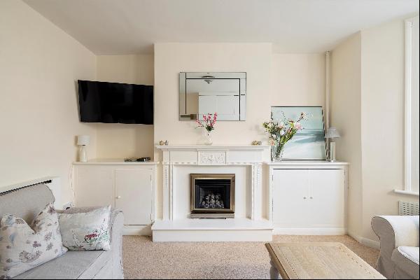 A spacious 1 bedroom flat For Sale in Chelsea, SW10.