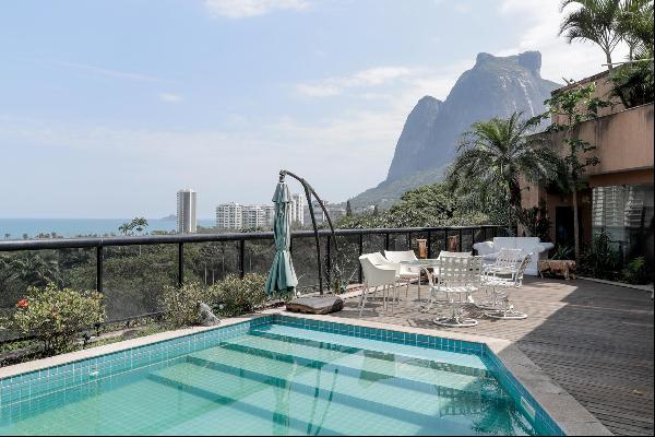 Large house with panoramic view of Sao Conrado beach