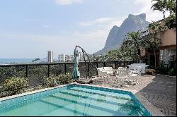 Large house with panoramic view of São Conrado beach