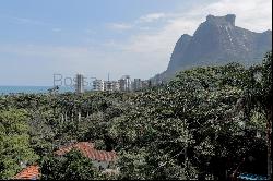 Large house with panoramic view of São Conrado beach