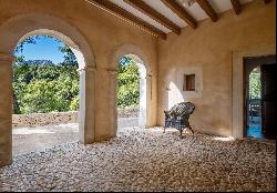 Finca with views of the mountains and the sea in Andratx