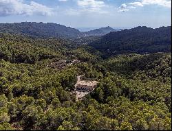 Finca with views of the mountains and the sea in Andratx