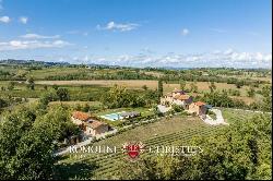 LUXURY COUNTRY HOUSE WITH POOL FOR SALE IN MONTEPULCIANO, TUSCANY