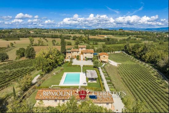 LUXURY COUNTRY HOUSE WITH POOL FOR SALE IN MONTEPULCIANO, TUSCANY