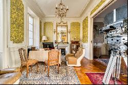 18th century mansion in the heart of La Rochelle