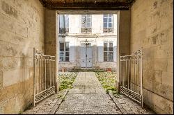 18th century mansion in the heart of La Rochelle