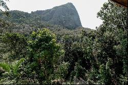 House and land overlooking Pedra da Gávea