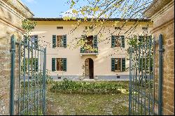 Charming villa with a private lake in Montepulciano