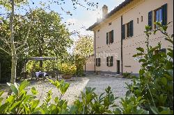 Charming villa with a private lake in Montepulciano