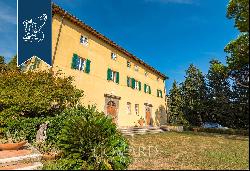 Charming 18th-century villa for sale in the leafy Tuscan countryside