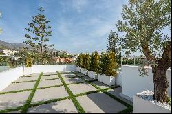 Very modern, luxurious and beachside villa on Marbella's Golden Mile