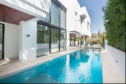 Very modern, luxurious and beachside villa on Marbella's Golden Mile