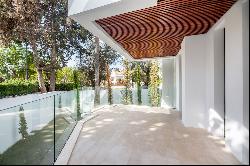 Very modern, luxurious and beachside villa on Marbella's Golden Mile